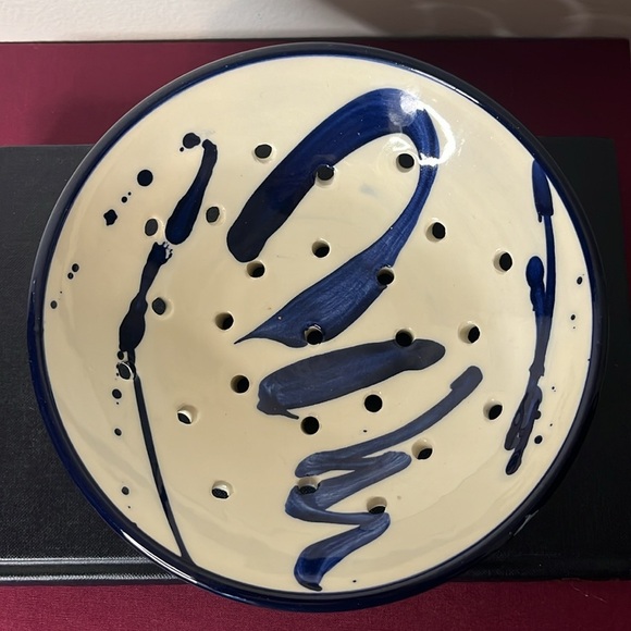 Handmade White & Blue Brush Stroke Signed Ceramic Vintage Berry Bowl Strainer - Picture 3 of 9